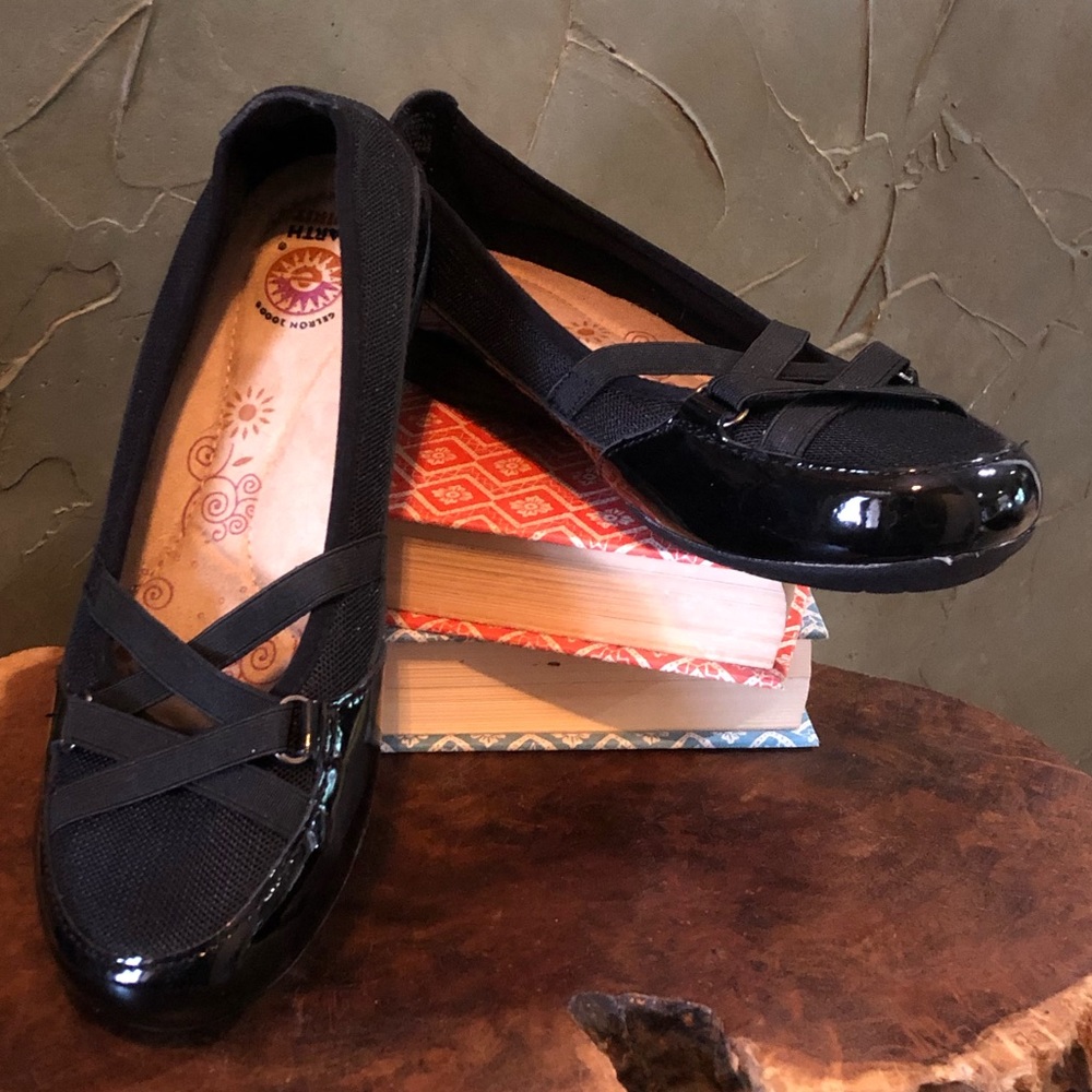 Earth Spirit black flats
